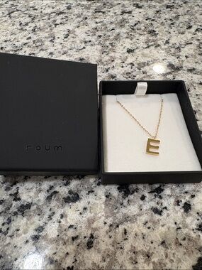 Roum Gold Initial 'E' Pendant Necklace